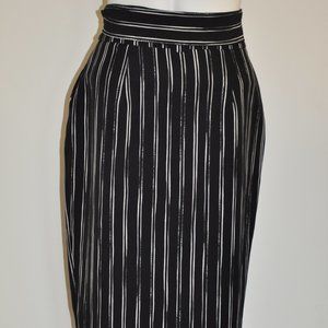 Black and White/Size 4 Apt 9 Skirt